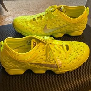 Nike Zoom fit agility women’s 10 bright yellow